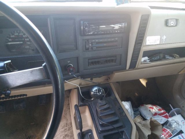 1992 Jeep Cherokee Sport - photo 10