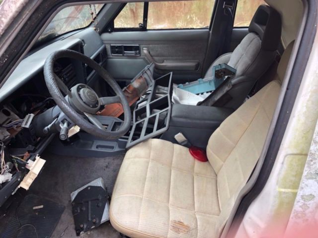 1990 Jeep Cherokee Laredo 4-Door 2WD - photo 4