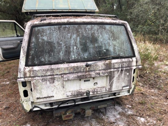 1990 Jeep Cherokee Laredo 4-Door 2WD - photo 5
