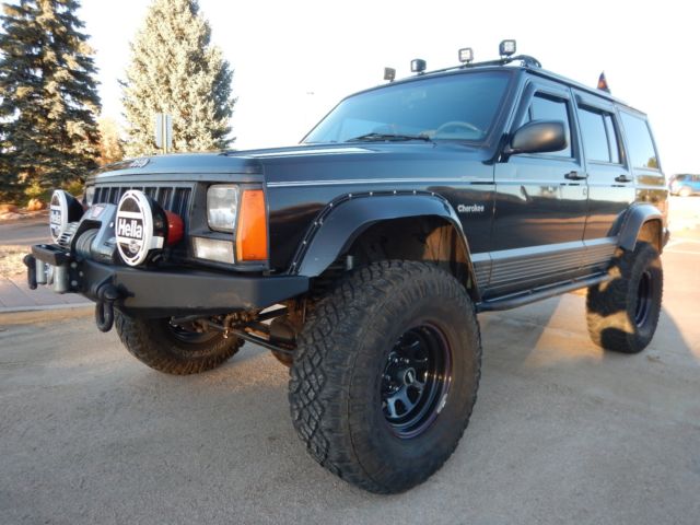 Jeep Cherokee - Lifted and Locked 1994 Jeep Cherokee