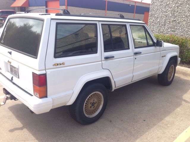 Jeep Cherokee Limited Edition ( Gold Wheels, Gold Trim) 1992 Jeep Cherokee Gold