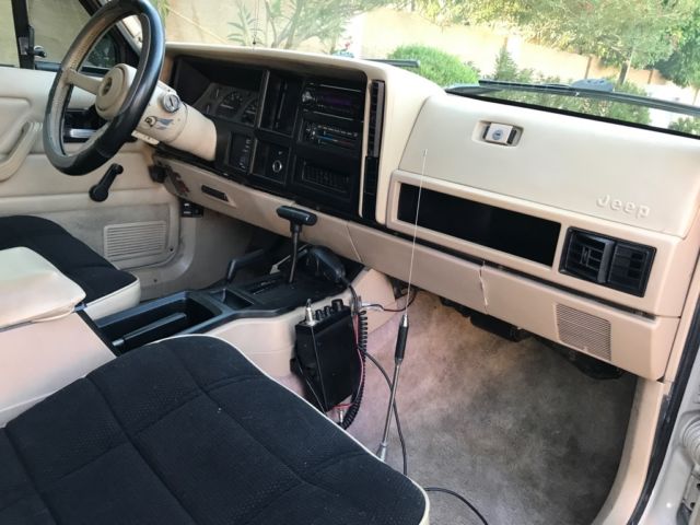 1993 Jeep Cherokee CHEROKEE SPORT 2 DOOR - photo 10