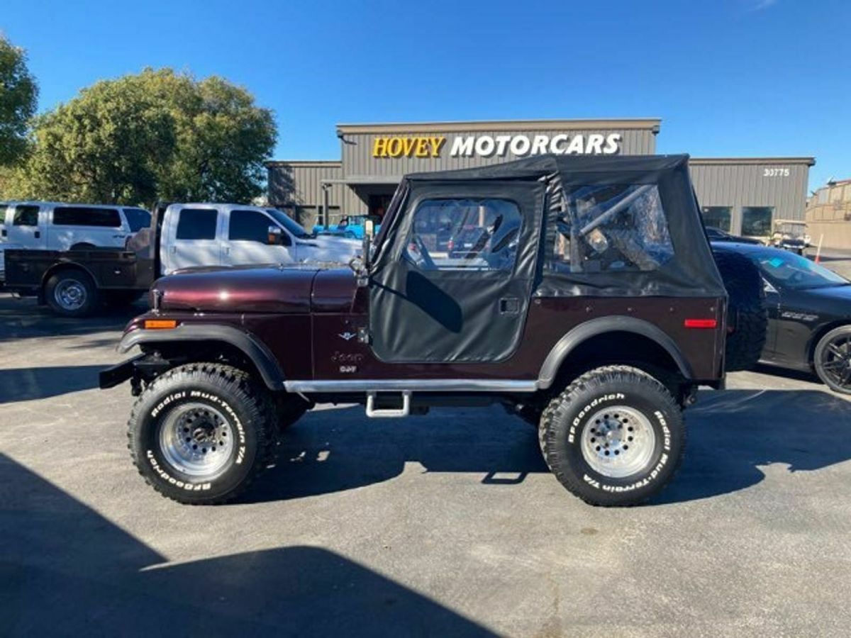 Jeep Cj7; rare 304 v8. First year for the 304. Backed by a 3-Speed transmission 1976 Jeep CJ 304 V8