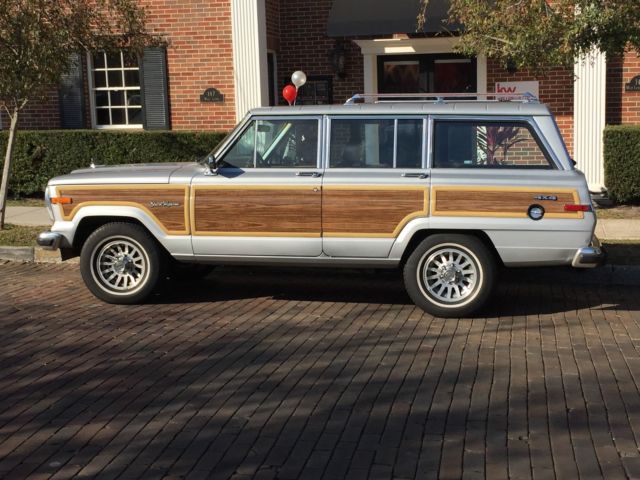 Jeep Grand Wagoneer - Mint Condition 1989 Jeep Wagoneer