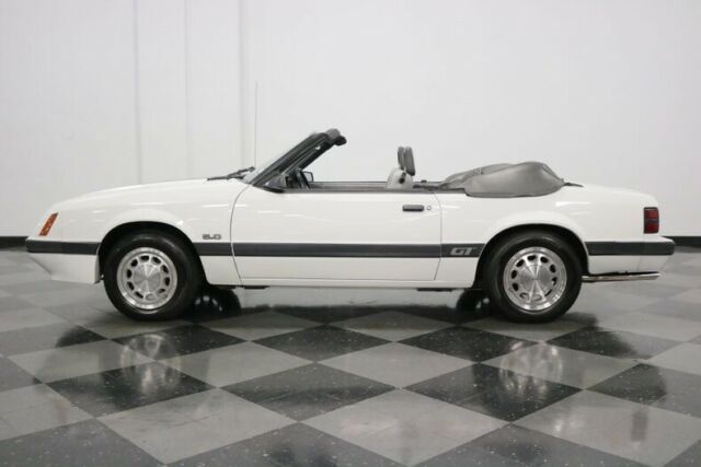 1985 Ford Mustang GT Convertible - photo 3