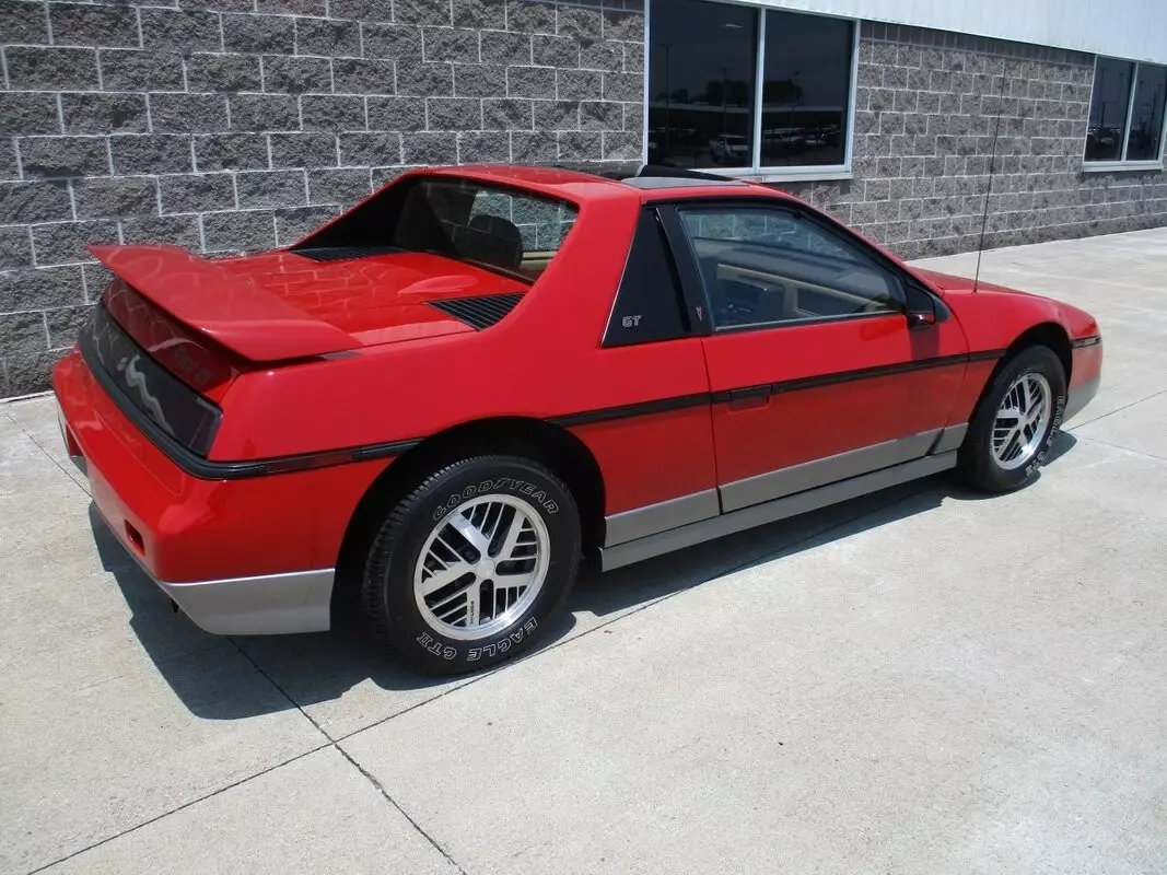1985 Pontiac Fiero - photo 13