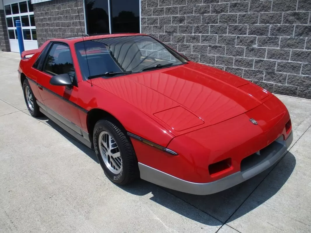 1985 Pontiac Fiero - photo 4