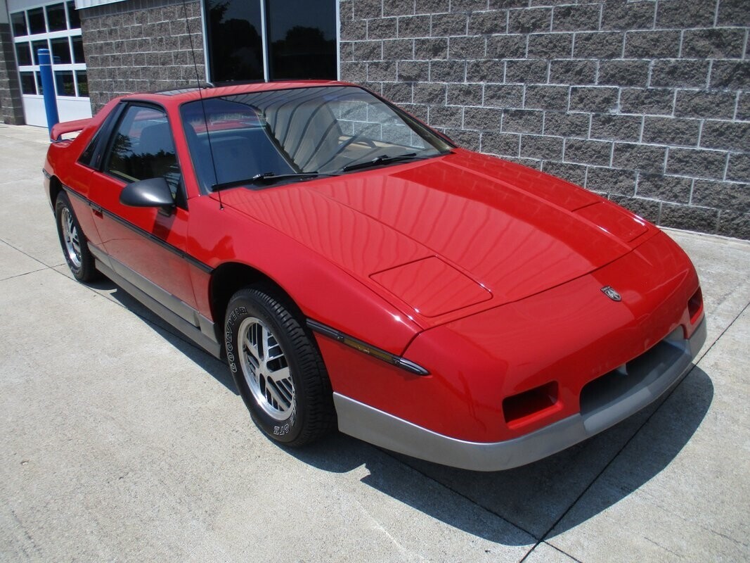 1985 Pontiac Fiero - photo 4