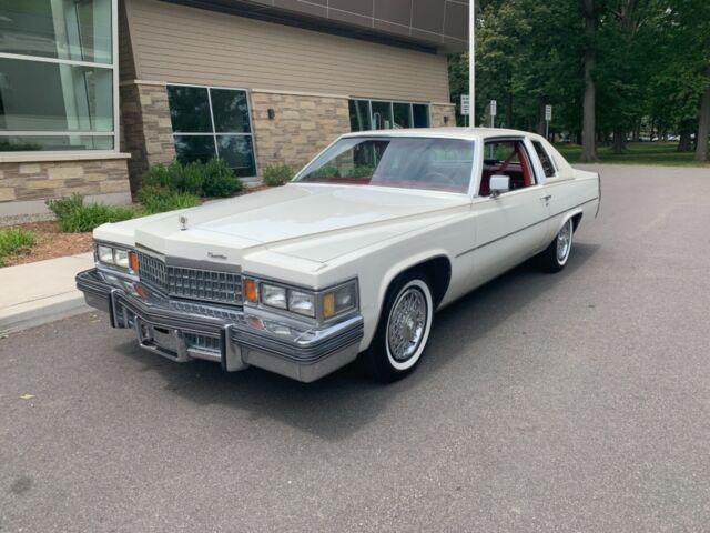 JUST REFRESHED TAKE A LOOK LAZER STRAIGHT SHOW QUALITY PAINT BEST COLOR COMBO !! 1978 Cadillac DeVille