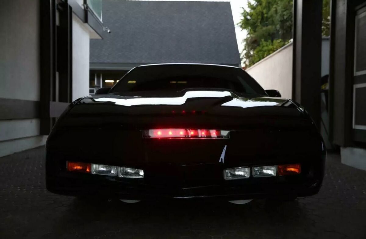 Knight Industries 2000 KITT 1983 Replica/Kit Makes Pontiac