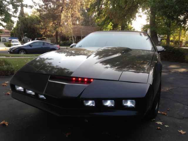 Knight Rider KITT Replica 1982 Pontiac Firebird Trans Am K.I.T.T. 1982 Pontiac Firebird