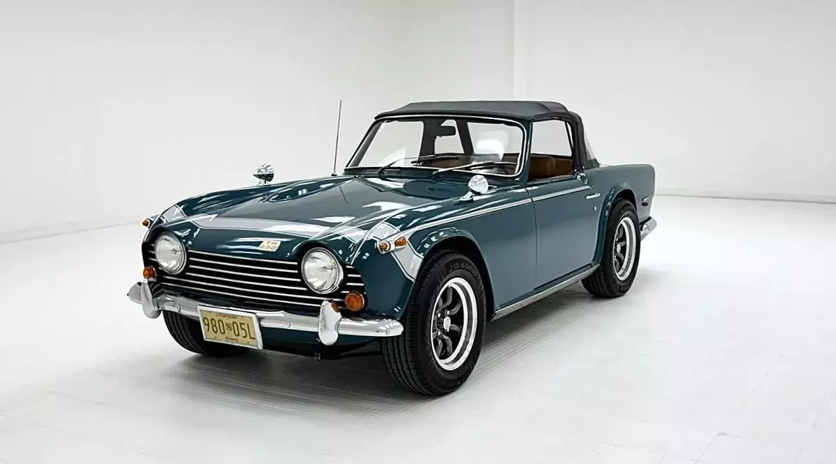 Known History/3 Owners/Garage Kept/2.5 Liter I6/Nissan 3.60 Geared Axle 1968 Triumph TR250 Roadster