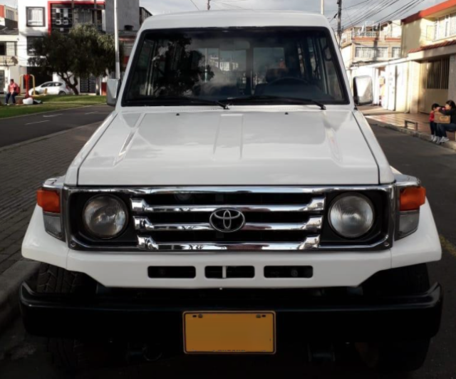 1991 Toyota Land Cruiser FJ70 - photo 2