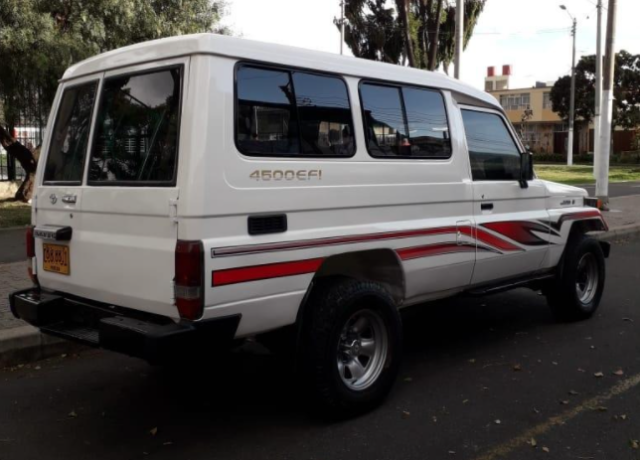 1991 Toyota Land Cruiser FJ70 - photo 3