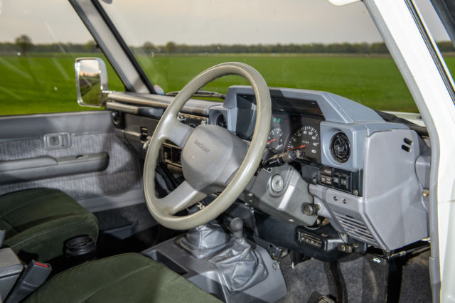 1993 Toyota Land Cruiser stationwagon 5-door - photo 13