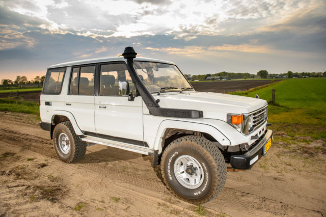 1993 Toyota Land Cruiser stationwagon 5-door - photo 6