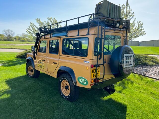 Land Rover Defender 110 Authentic Camel Trophy 1990 Land Rover Defender