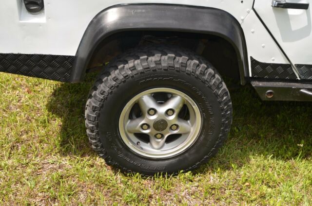 1991 Land Rover Defender COUNTY STATION WAGON - photo 6