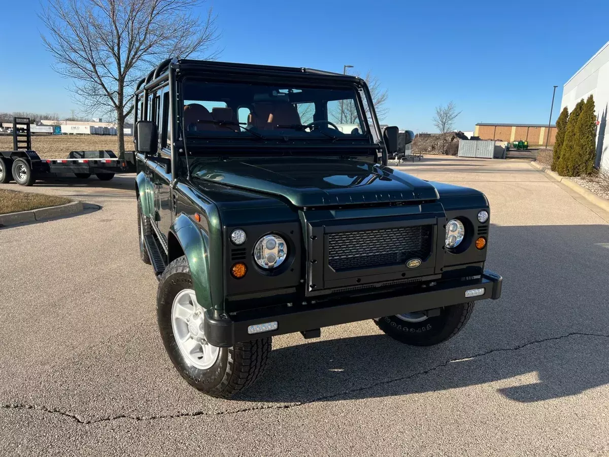Land Rover Defender 110 TD5 With Puma Bulkhead & Dash 1987 Land Rover Defender