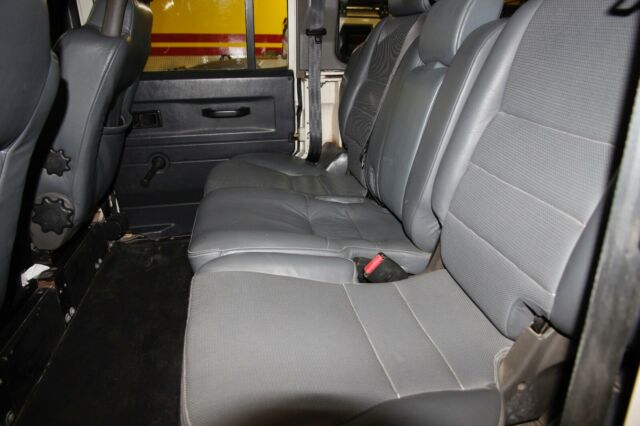 1990 Land Rover Defender 110 - photo 11