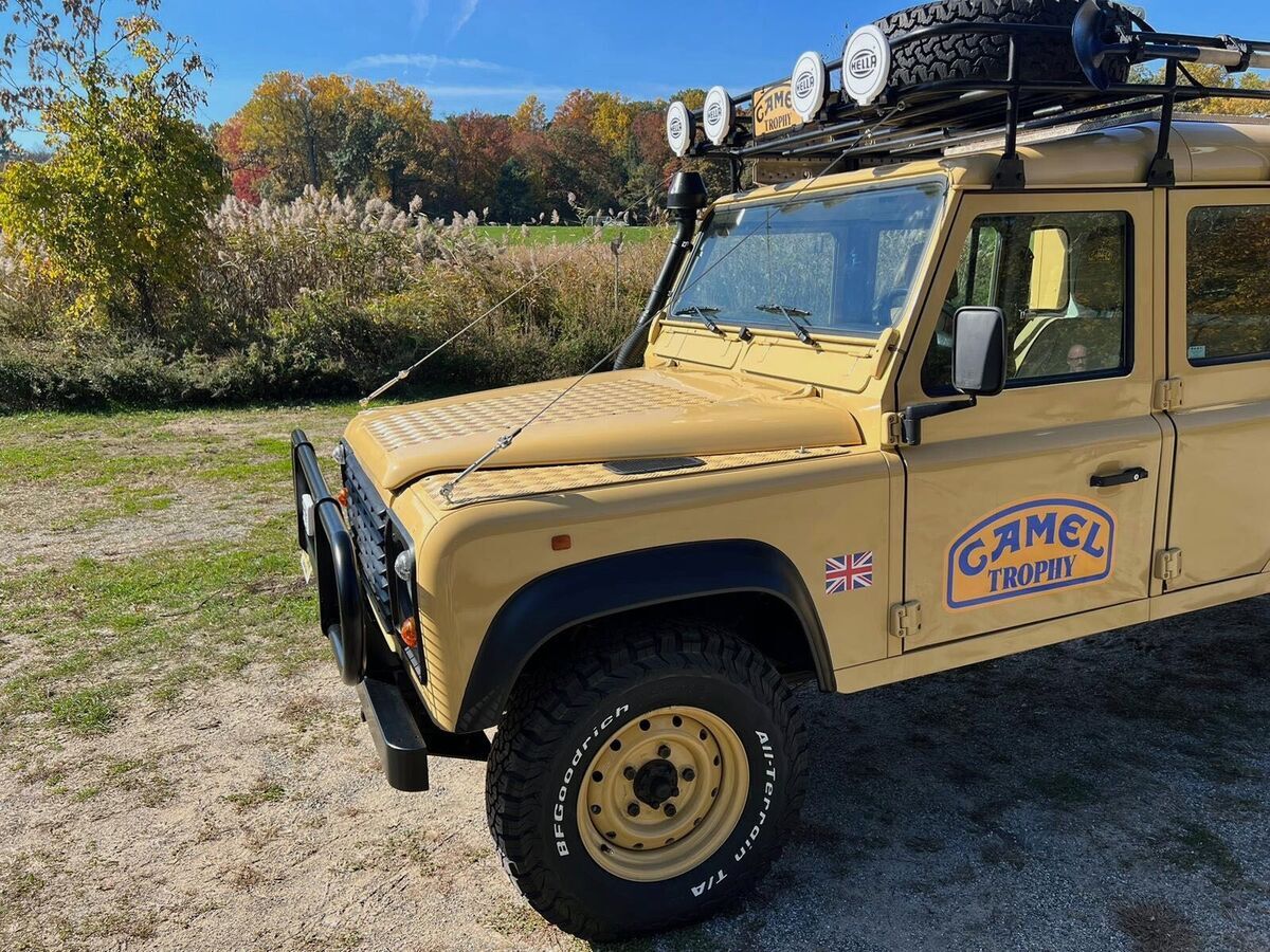 1900 Land Rover Defender - photo 3