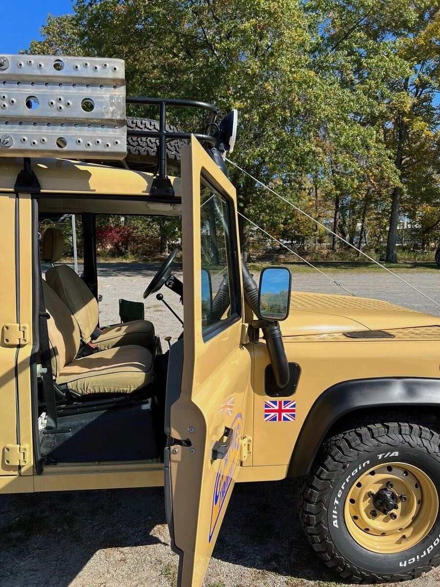 1900 Land Rover Defender - photo 4
