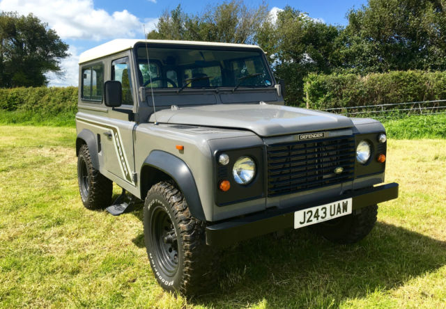 Land Rover Defender 90 200 TDI 1992 - Refurbished with Professional Re-Spray 1992 Land Rover Defender Gray Cloth