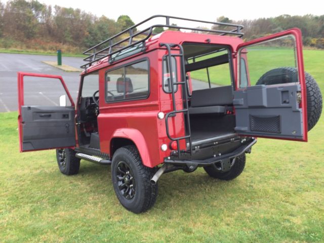 1900 Land Rover Defender 90 Station Wagon 6 Seater - photo 11