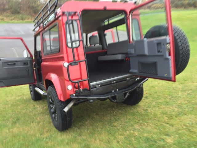 1900 Land Rover Defender 90 Station Wagon 6 Seater - photo 12