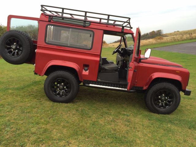 1900 Land Rover Defender 90 Station Wagon 6 Seater - photo 13