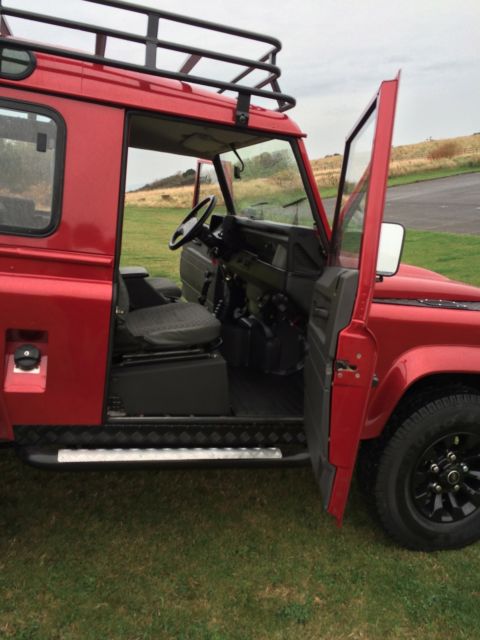 1900 Land Rover Defender 90 Station Wagon 6 Seater - photo 8