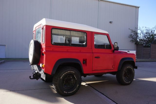 Land Rover Defender D90 1985 Land Rover Defender