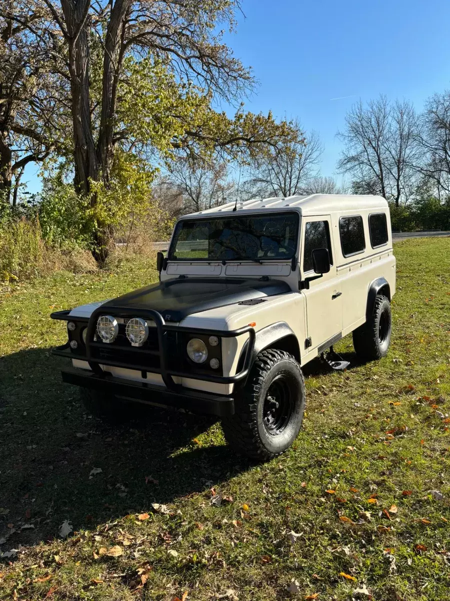 LAND ROVER DEFENDER IN EXCELENT CONDRITION , FIRST OWNER , LOW MILAGE 1993 Land Rover Defender