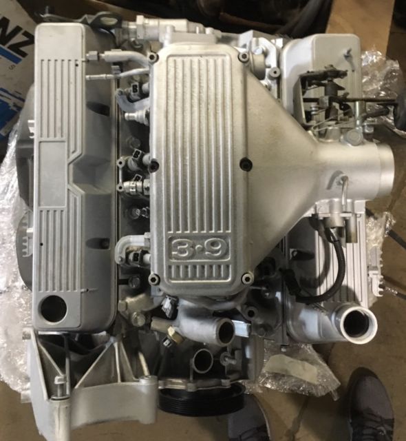 Land Rover Defender NAS spec. 3.9 v8 engineand 1980 Land Rover Defender