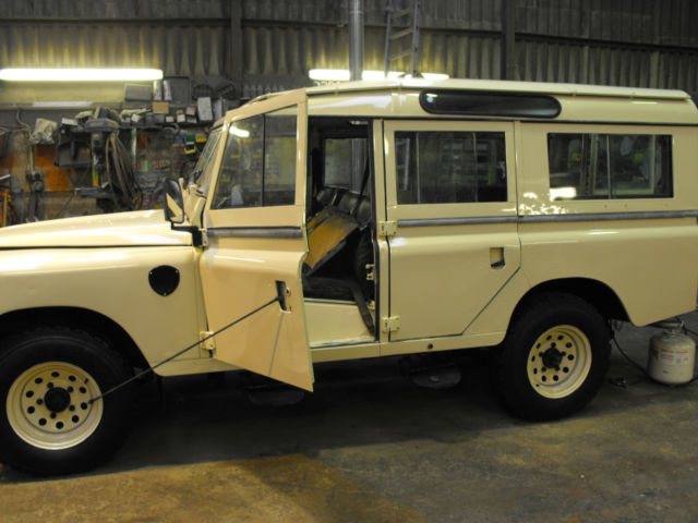 1980 Land Rover Defender leather
