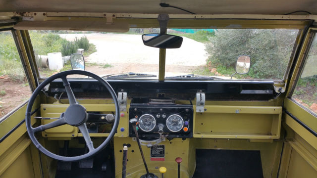 1973 Land Rover Defender santana 109 - photo 5