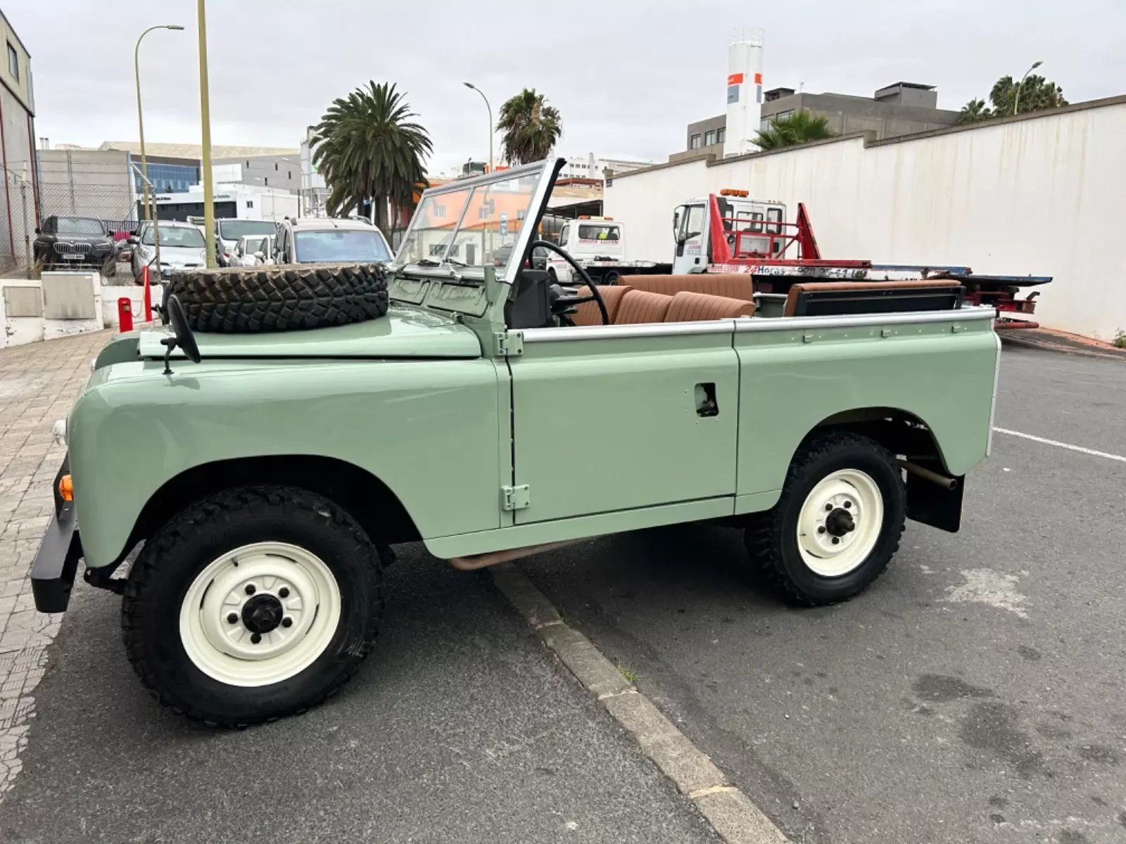1974 Land Rover Defender 88 - photo 2