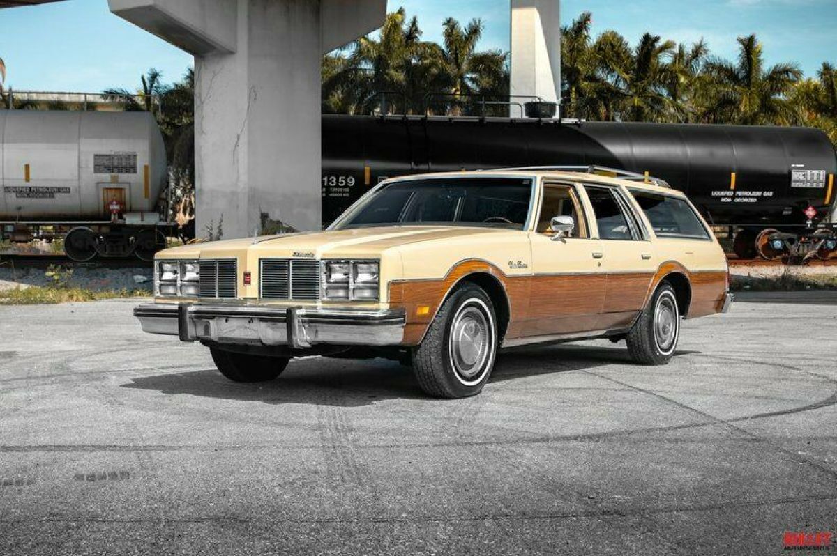 Land Yacht / Rear Facing Seats / Original Purchase Docs / 2 Owners 1977 Oldsmobile Custom Cruiser