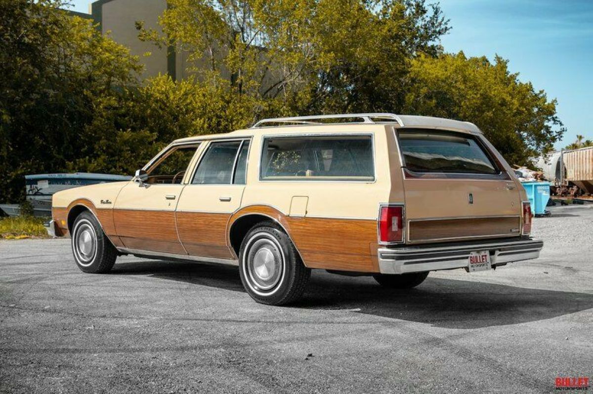 1977 Oldsmobile Custom Cruiser - photo 10