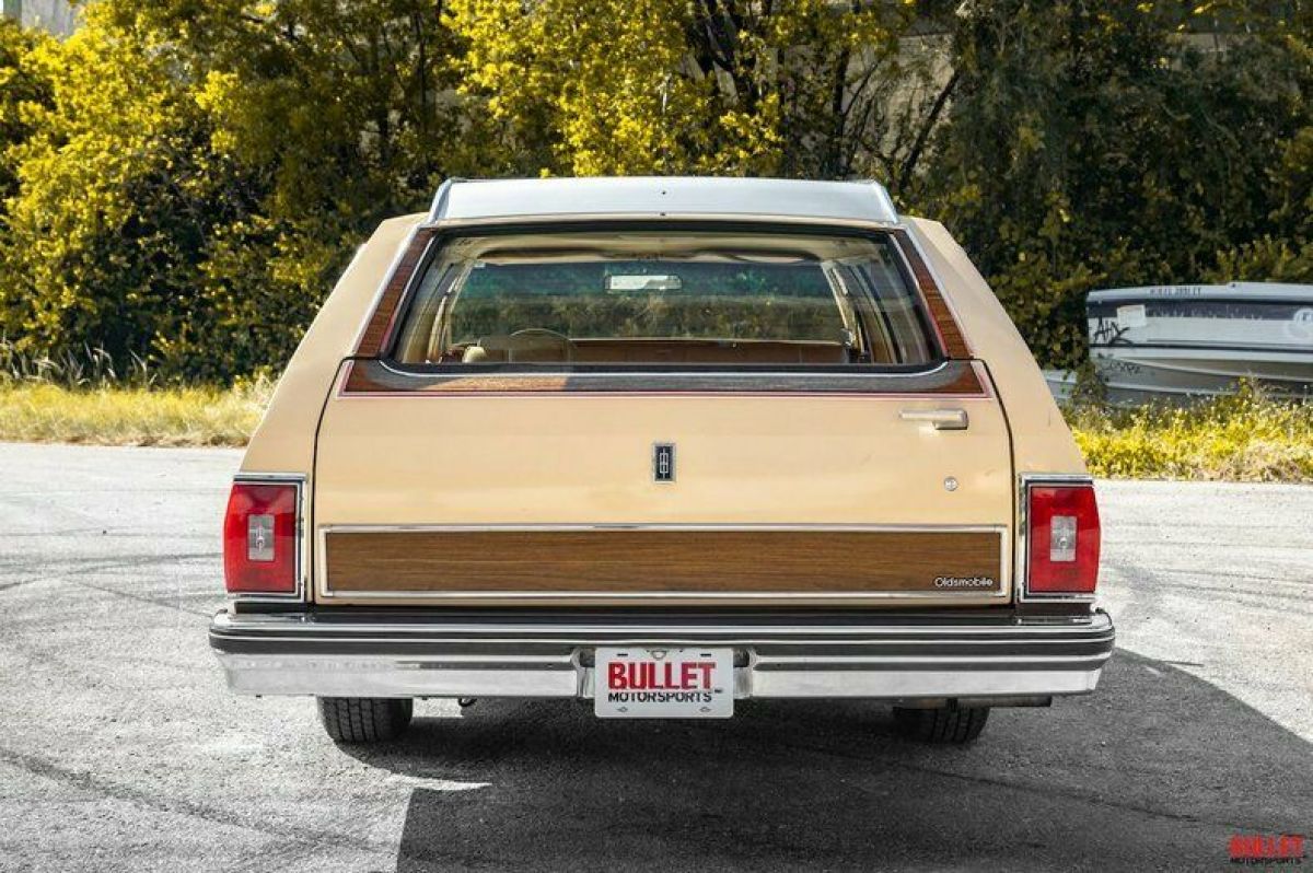 1977 Oldsmobile Custom Cruiser - photo 11