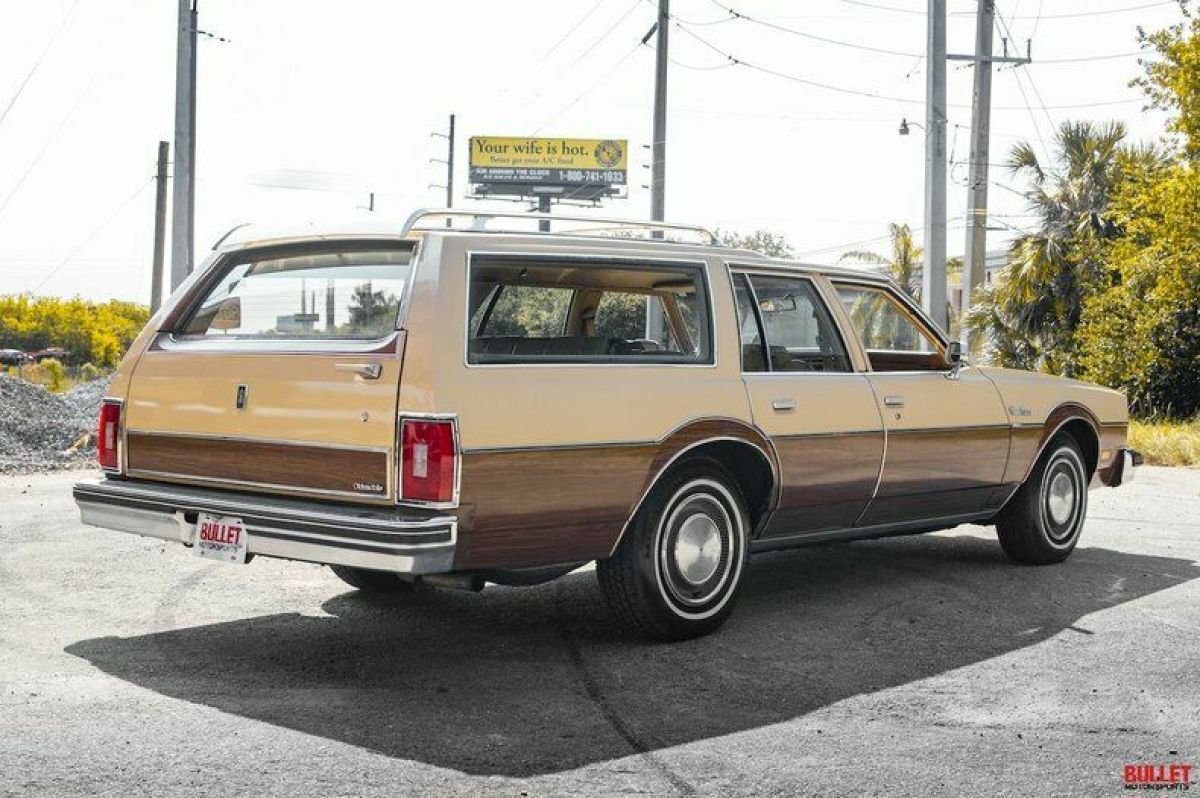 1977 Oldsmobile Custom Cruiser - photo 12