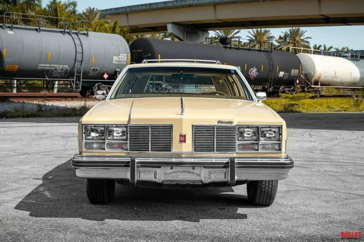 1977 Oldsmobile Custom Cruiser - photo 2