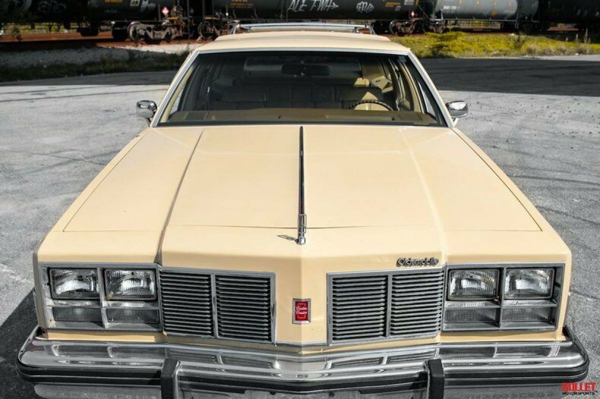 1977 Oldsmobile Custom Cruiser - photo 3