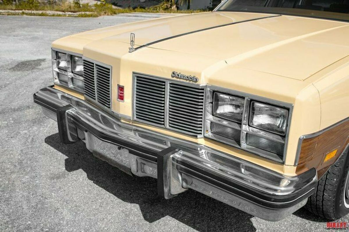 1977 Oldsmobile Custom Cruiser - photo 4