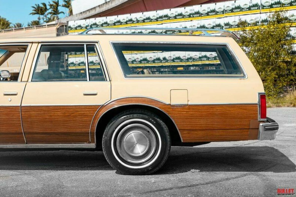 1977 Oldsmobile Custom Cruiser - photo 8