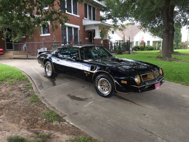 Last TransAm signed by Burt Reynolds 1976 Pontiac Trans Am