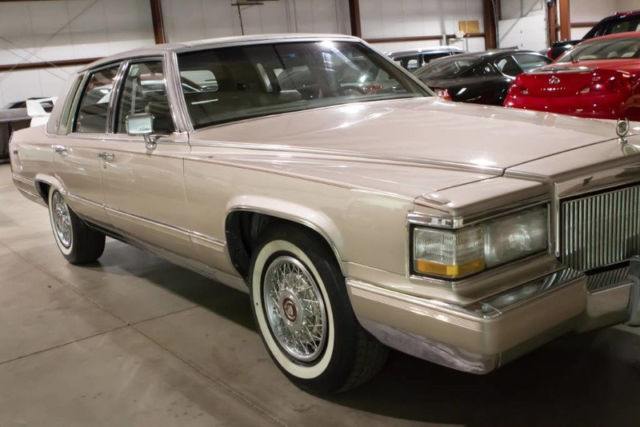 1992 Cadillac Brougham 4dr Sedan - photo 12