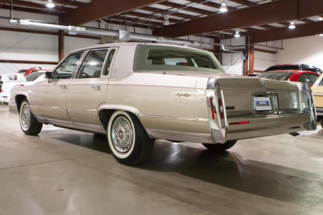 1992 Cadillac Brougham 4dr Sedan - photo 3