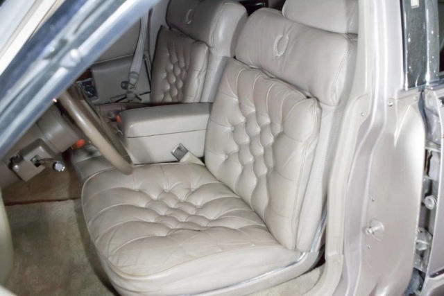 1992 Cadillac Brougham 4dr Sedan - photo 9