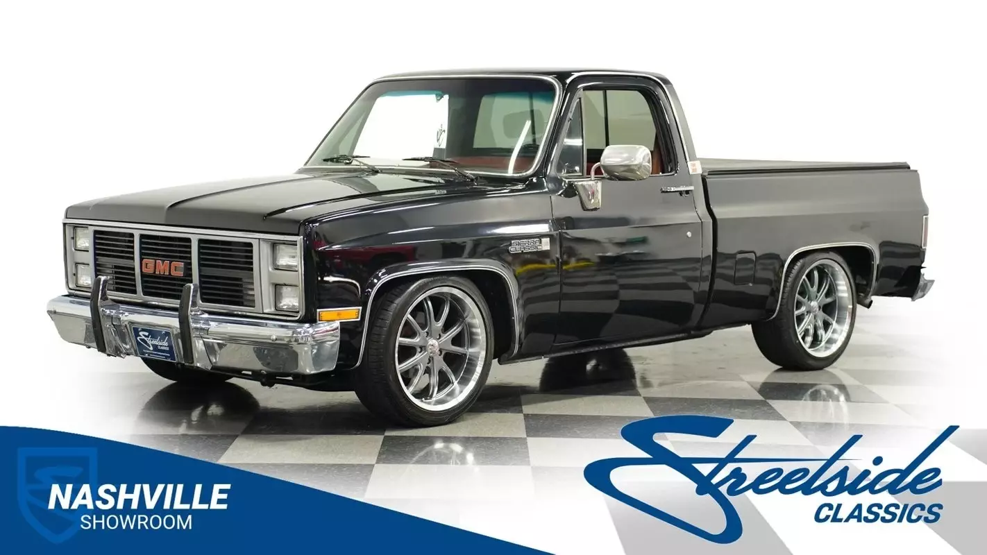 LESS THAN 6K MILES ON BUILD, 350CI V8, 4 SPEED AUTO, A/C, FACTORY COLOR COMBO, A 1986 GMC Sierra 1500 Classic 1500